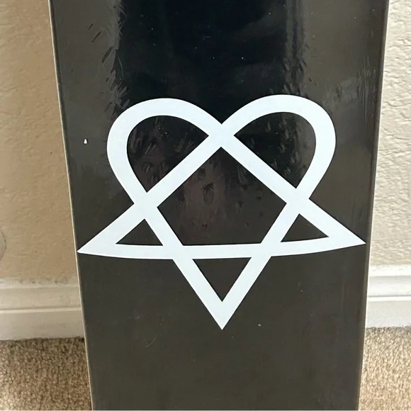 Vintage 2000s Bam Margera Maple Wood Black Heartagram Skateboard Skate Deck 7.5” - Picture 2 of 6
